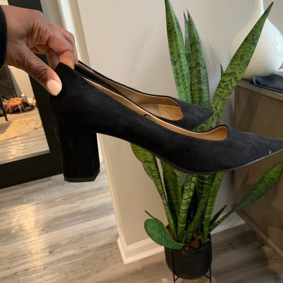 Black Pointy Toed Heels - Picture 2 of 2